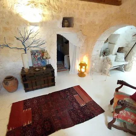 Fascinating Trullo Close To Ostuni Italy Feriehus *
